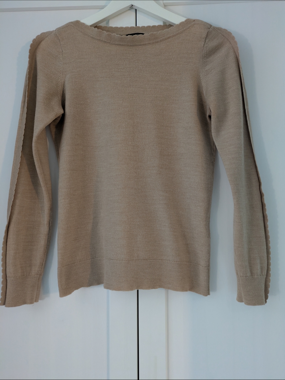 Banana Republic Size S Merino Wool Scalloped Edge Boat Neck Sweater-Cool Beige
